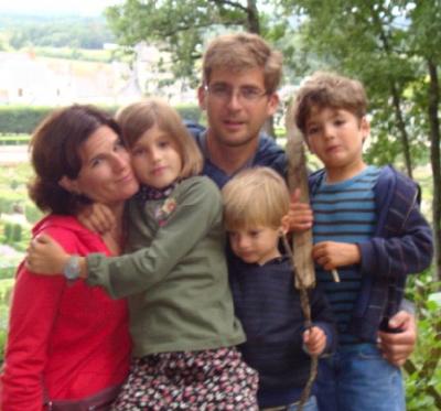 Hijos de Juande (Jimena 9, Diego 7, Pedrito 3) y Elena